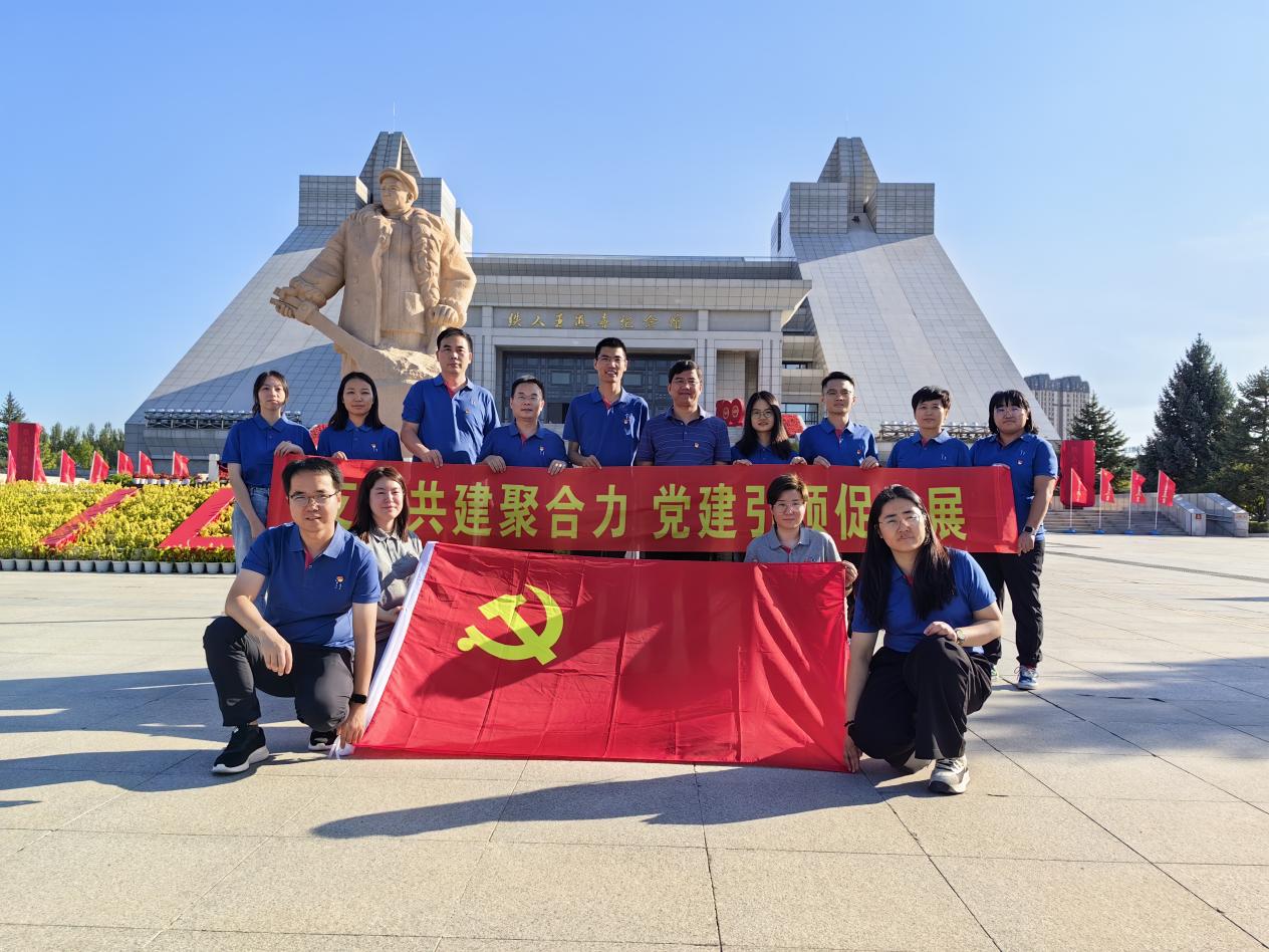 動物用生物制品國家工程研究中心、哈獸研禽免疫抑制病創(chuàng)新團隊、福建圣農(nóng)集團圣澤生物及福建圣農(nóng)集團技術(shù)中心黨支部共建活動