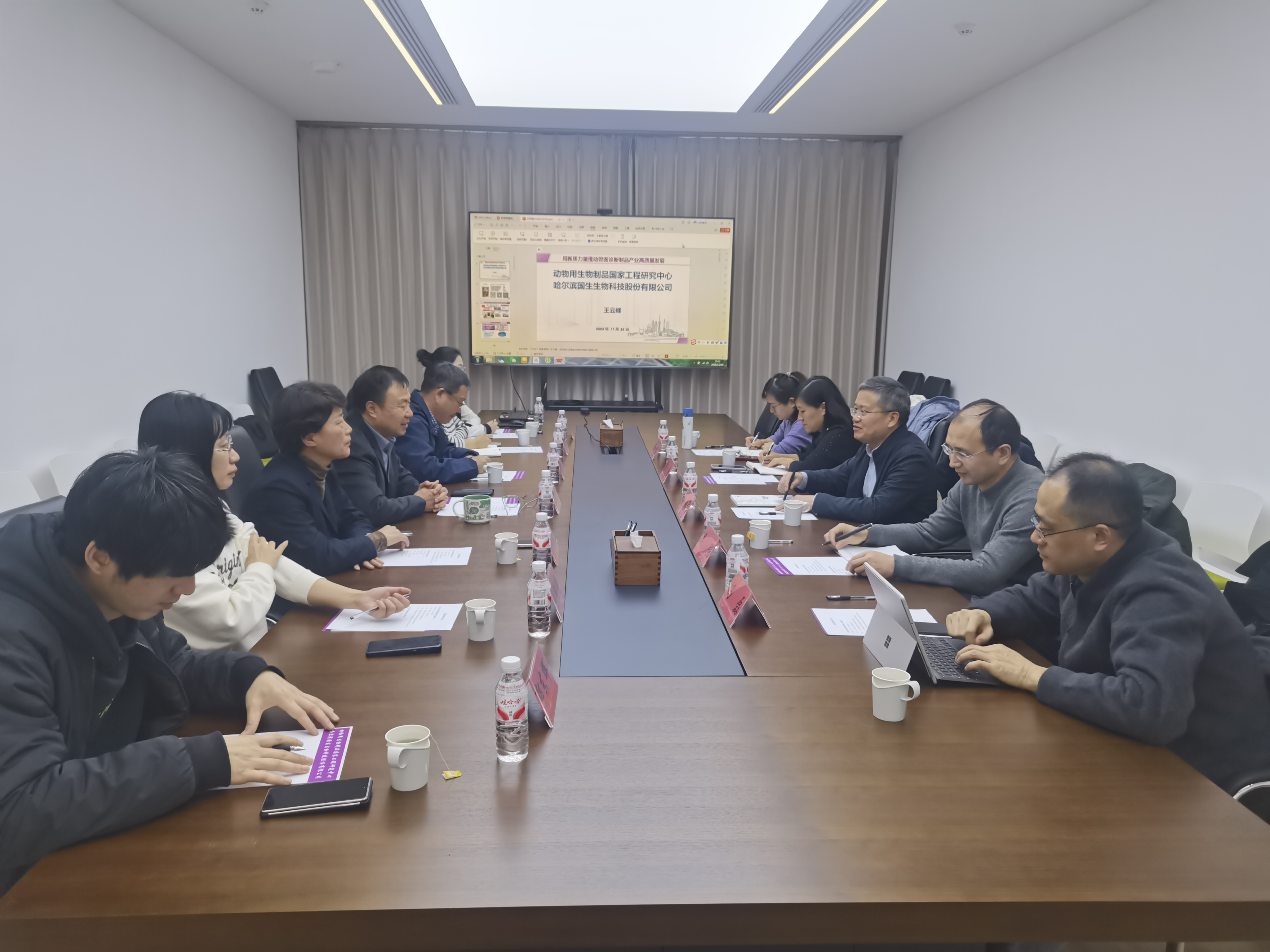 江蘇省農(nóng)業(yè)科學(xué)院動(dòng)物免疫工程研究所 所長(zhǎng)、黨總支書記趙永前一行到公司座談交流